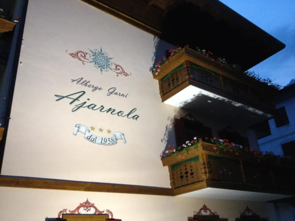 호텔 Albergo Garni Ajarnola 아우론조디까도레