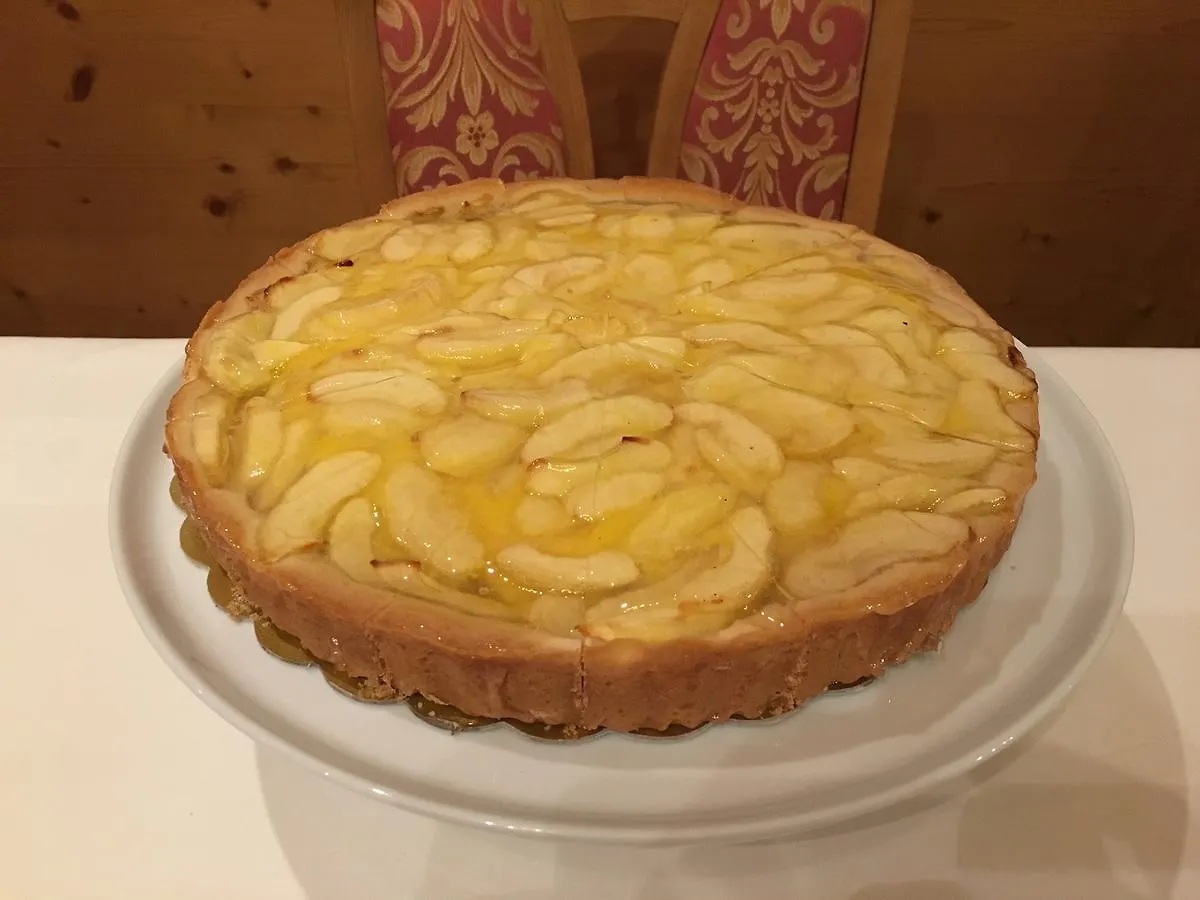 Albergo Garni Ajarnola 아우론조디까도레 호텔